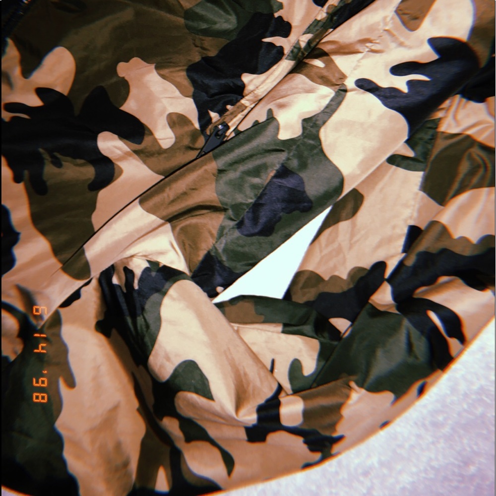 Camo windbreaker-like jacket🖤